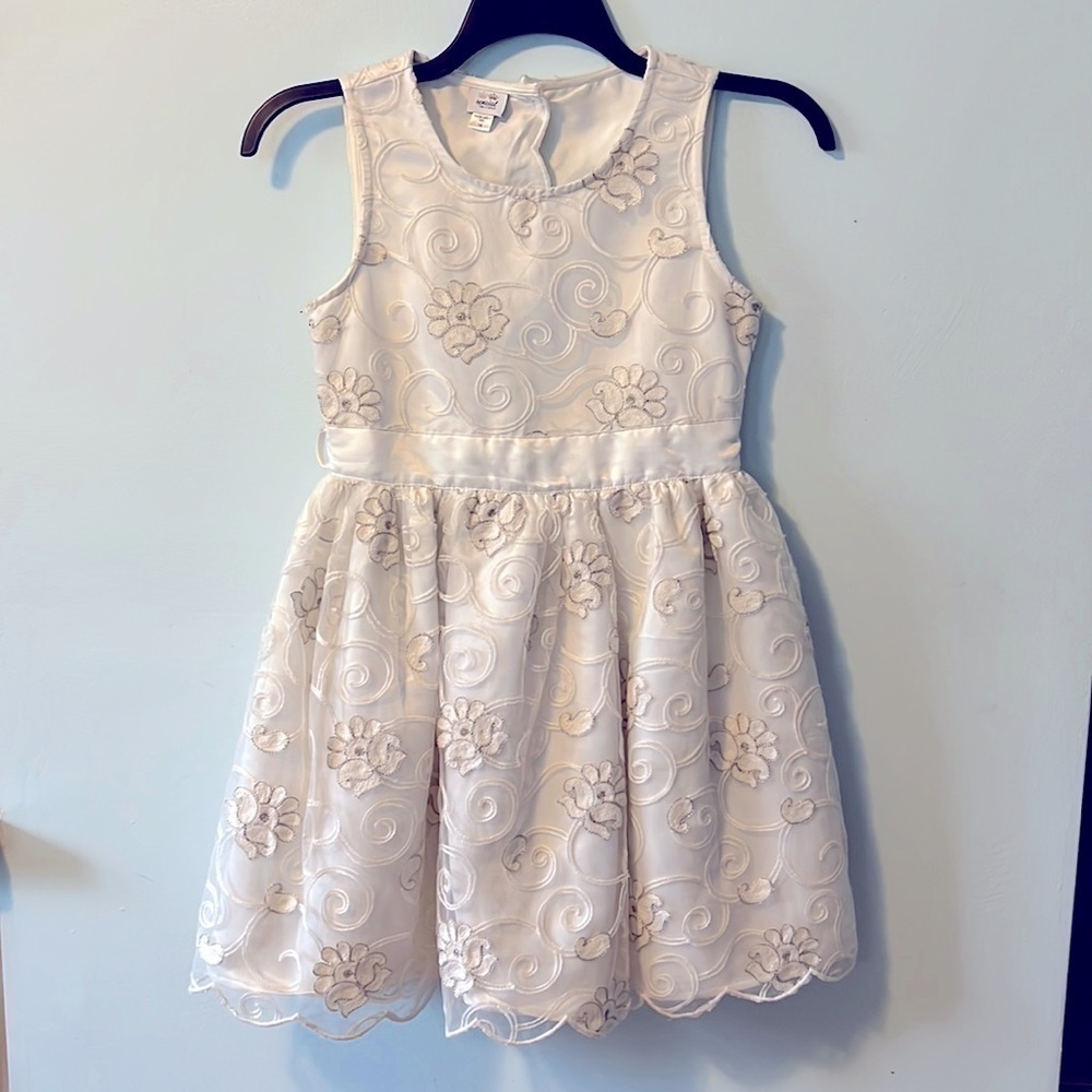Special Edition girl’s layered fancy dress with keyhole back size 14